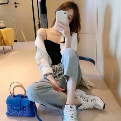 蓝天花朵 海报