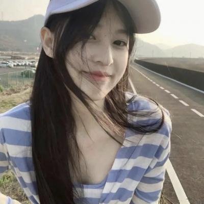 阳光中的青时雨 海报